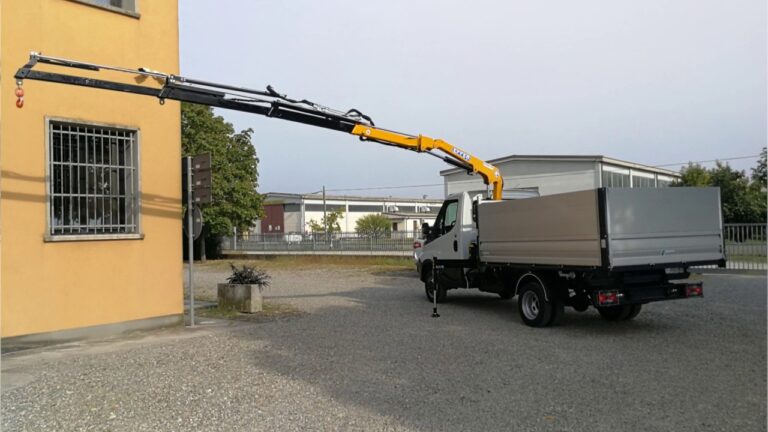Acquistare gru usate per autocarro: Guida all'ottimizzazione e alla convenienza
